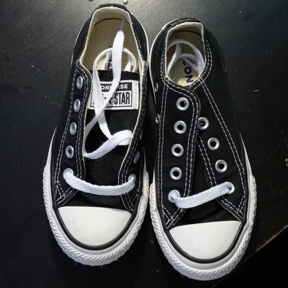 EUC Converse youth sneakers - Picture 1 of 3